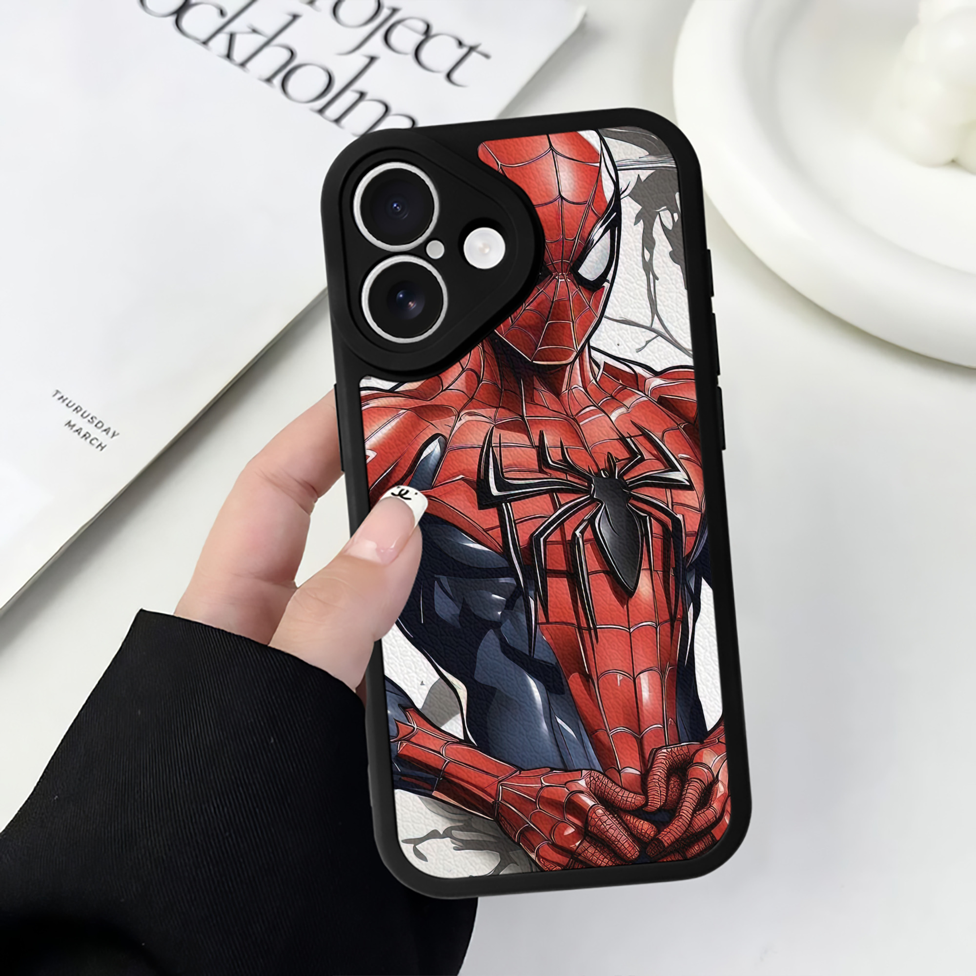 Spider Man スパイダーマン 【iPhone 16シリーズ対応】シリコンスマホケース（レザー調） 材質：シリコン